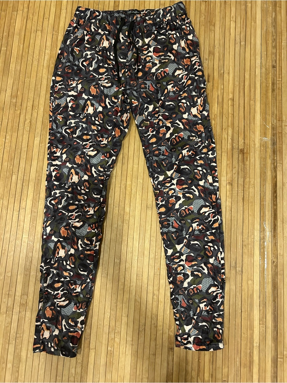 Charlie B Women's Sz S Black Brown Green Printed Crinkle Joggers
